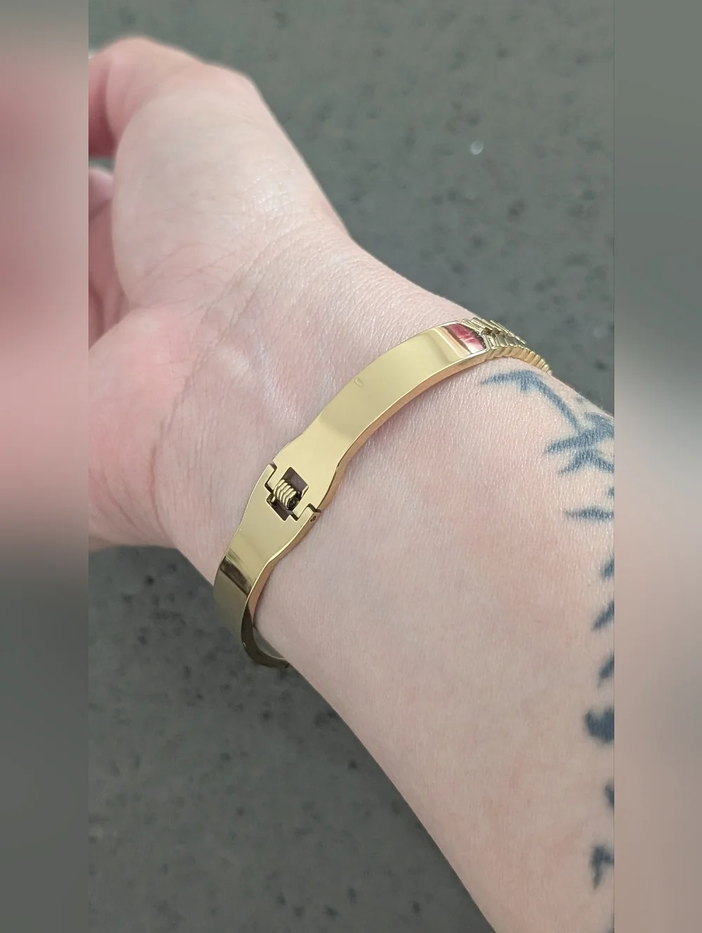 Gold-Tone Multicolor Letter & Star Bracelet DI🌟R - Picture 6 of 10